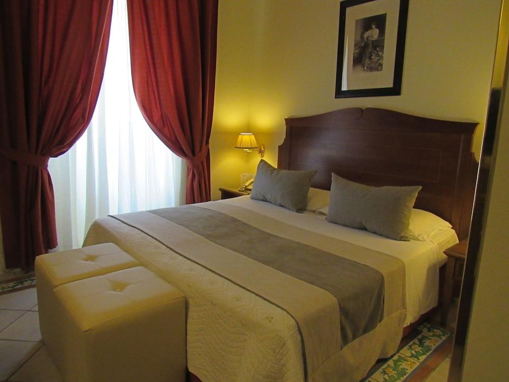 Hotel Akropolis - Museum Hotel Taranto Bagian luar foto