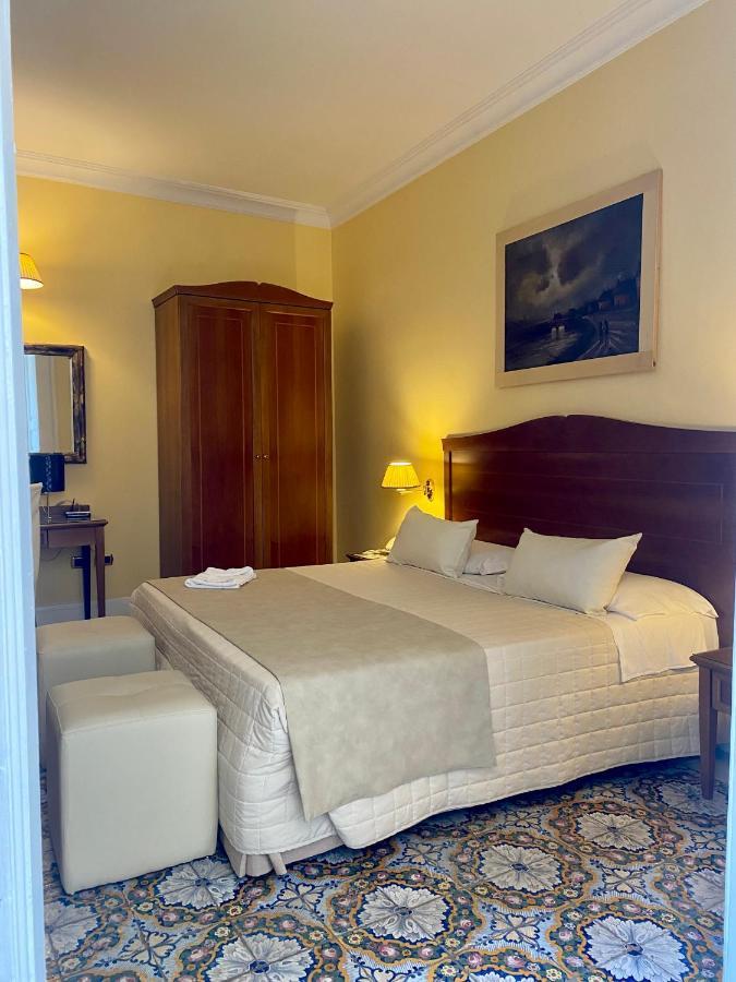 Hotel Akropolis - Museum Hotel Taranto Bagian luar foto