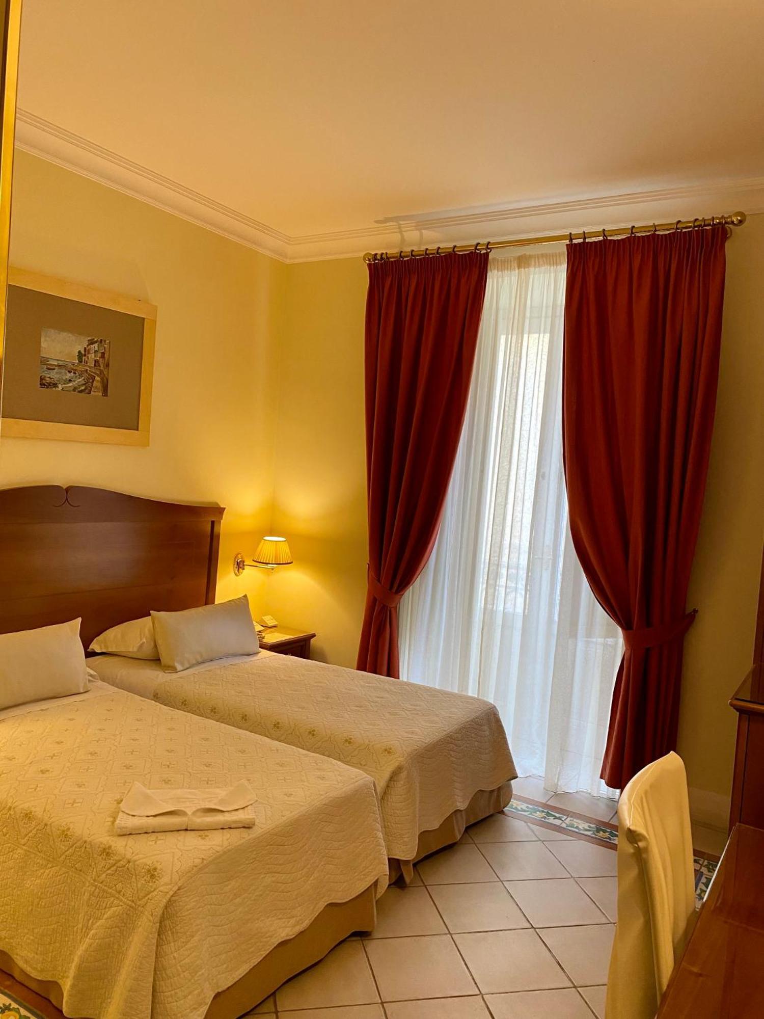 Hotel Akropolis - Museum Hotel Taranto Bagian luar foto