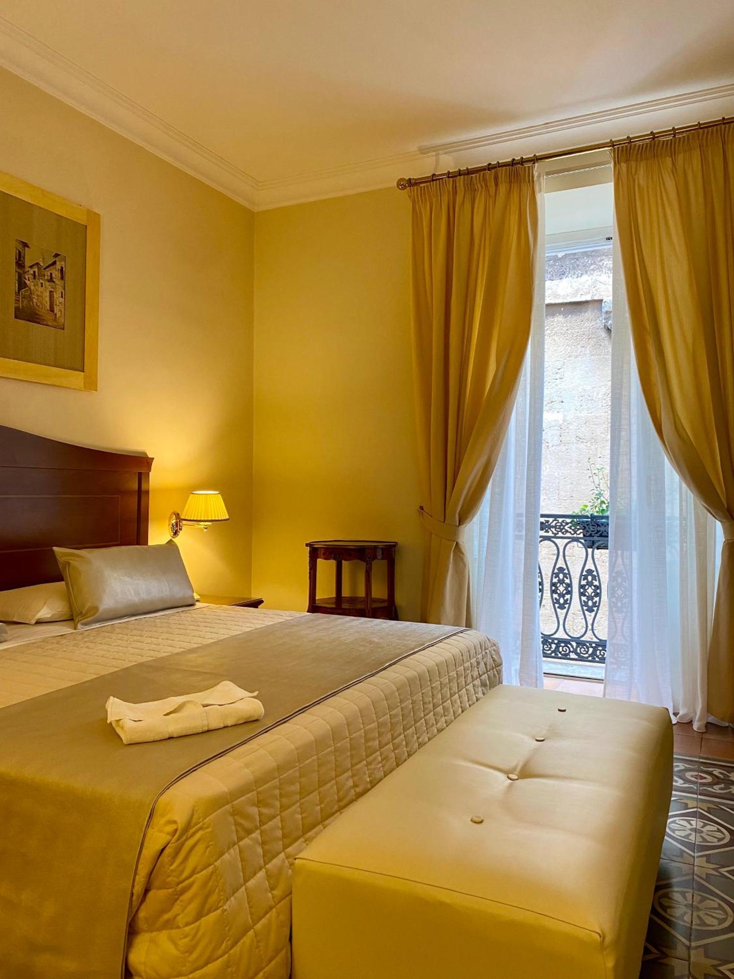 Hotel Akropolis - Museum Hotel Taranto Bagian luar foto