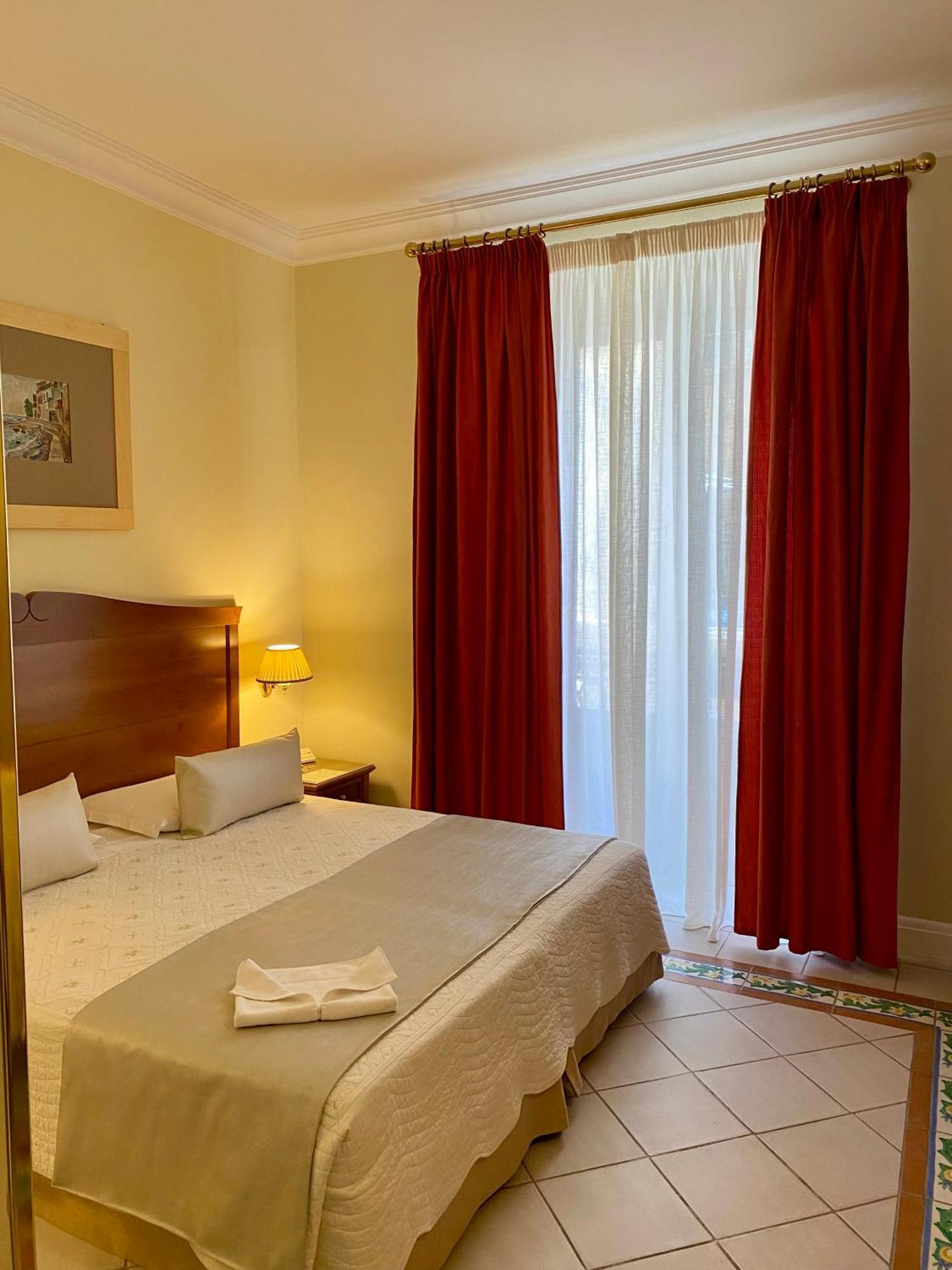 Hotel Akropolis - Museum Hotel Taranto Bagian luar foto
