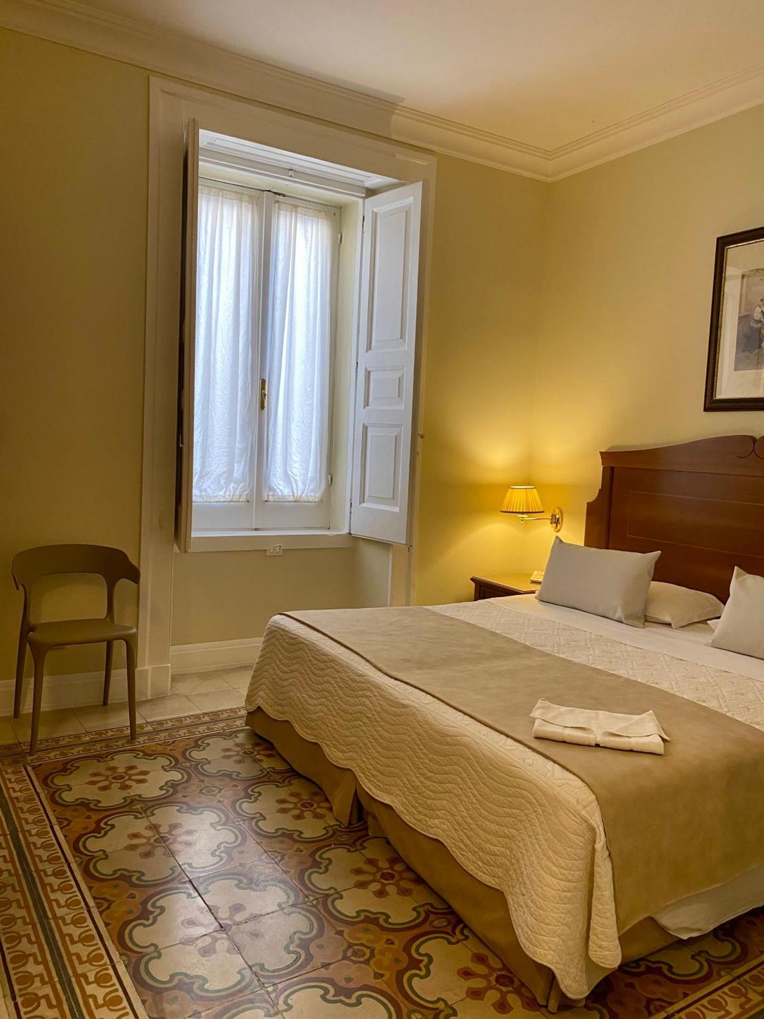 Hotel Akropolis - Museum Hotel Taranto Bagian luar foto