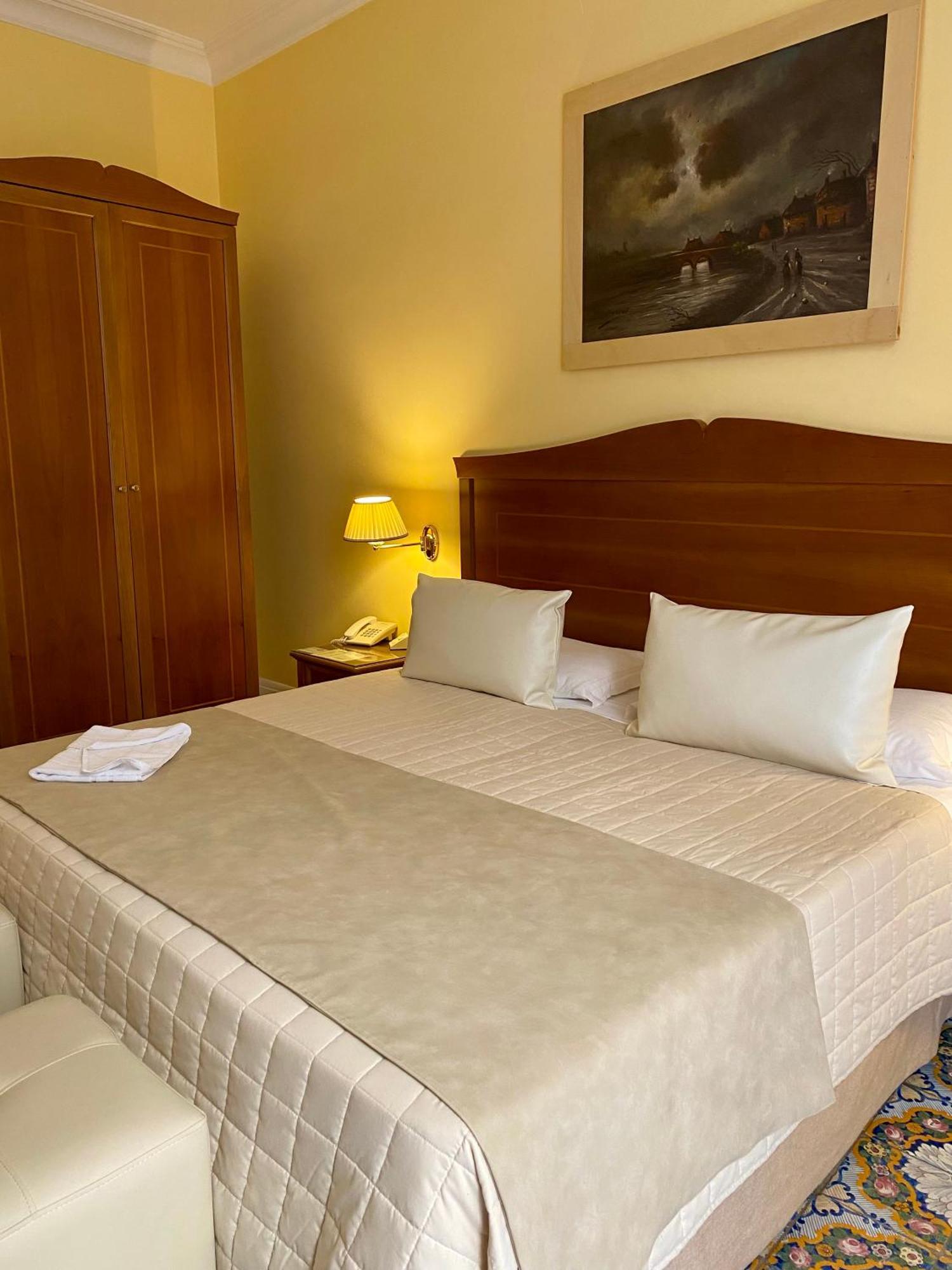 Hotel Akropolis - Museum Hotel Taranto Bagian luar foto