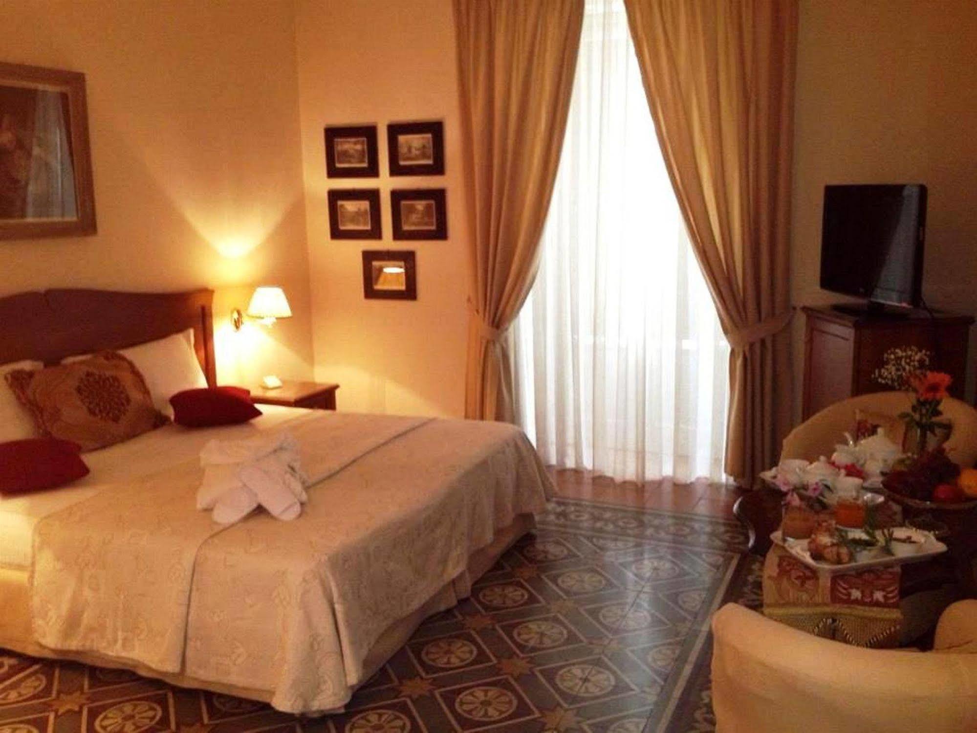 Hotel Akropolis - Museum Hotel Taranto Bagian luar foto