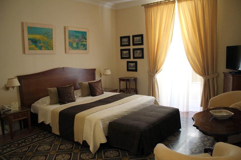 Hotel Akropolis - Museum Hotel Taranto Bagian luar foto